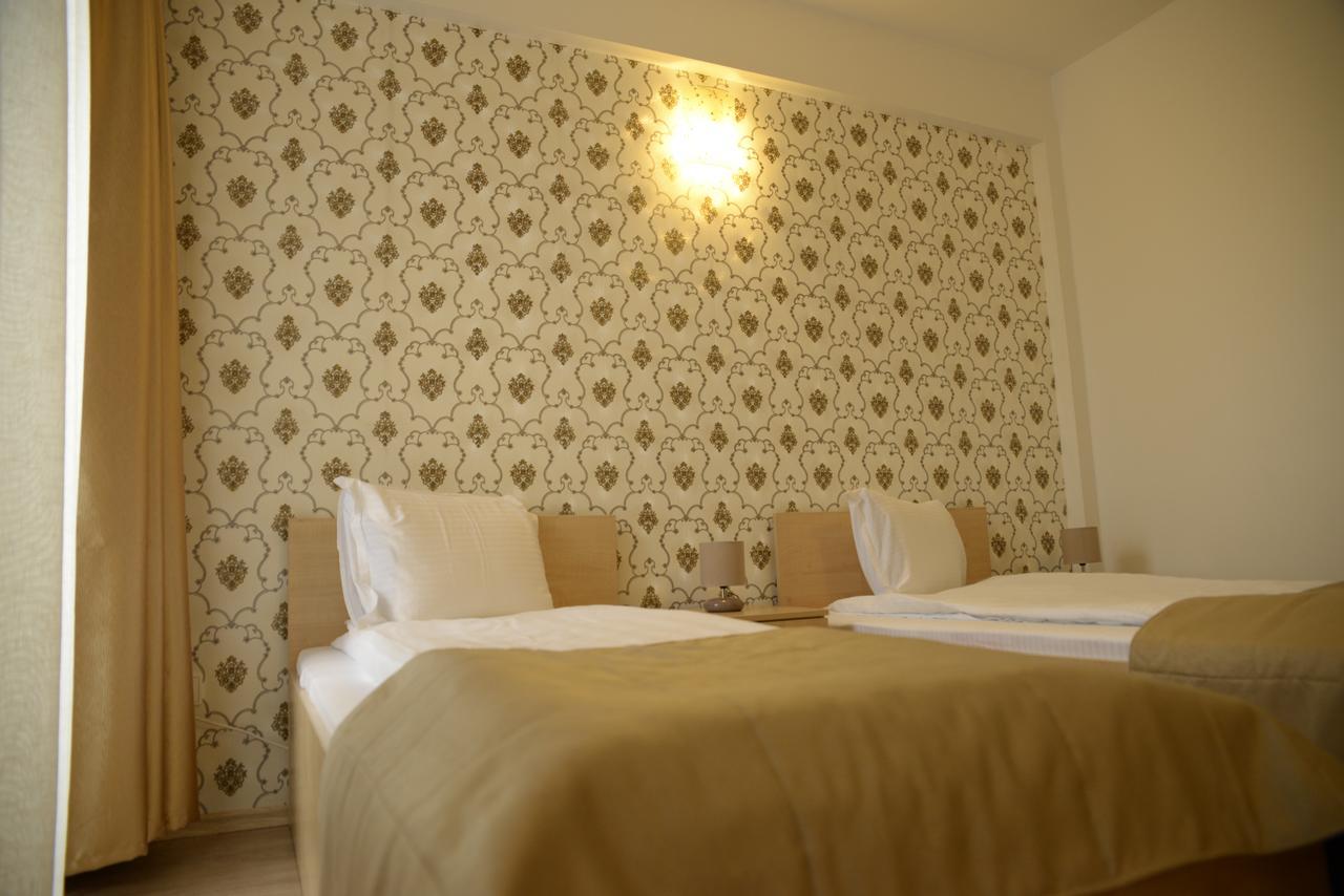 Hotel Story Târgu Jiu Екстериор снимка