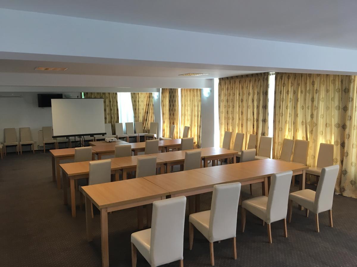 Hotel Story Târgu Jiu Екстериор снимка
